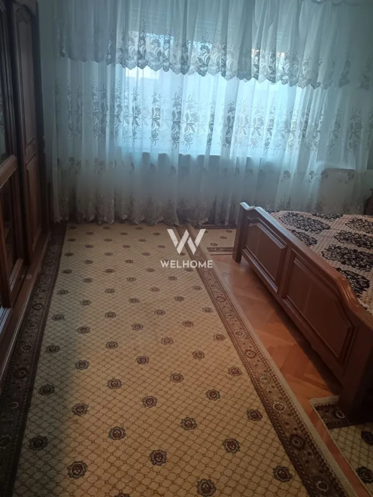 Casă individuală cu 2 apartamente separate, teren 650 mp, garaj și terasă