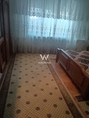 Casă individuală cu 2 apartamente separate, teren 650 mp, garaj și terasă