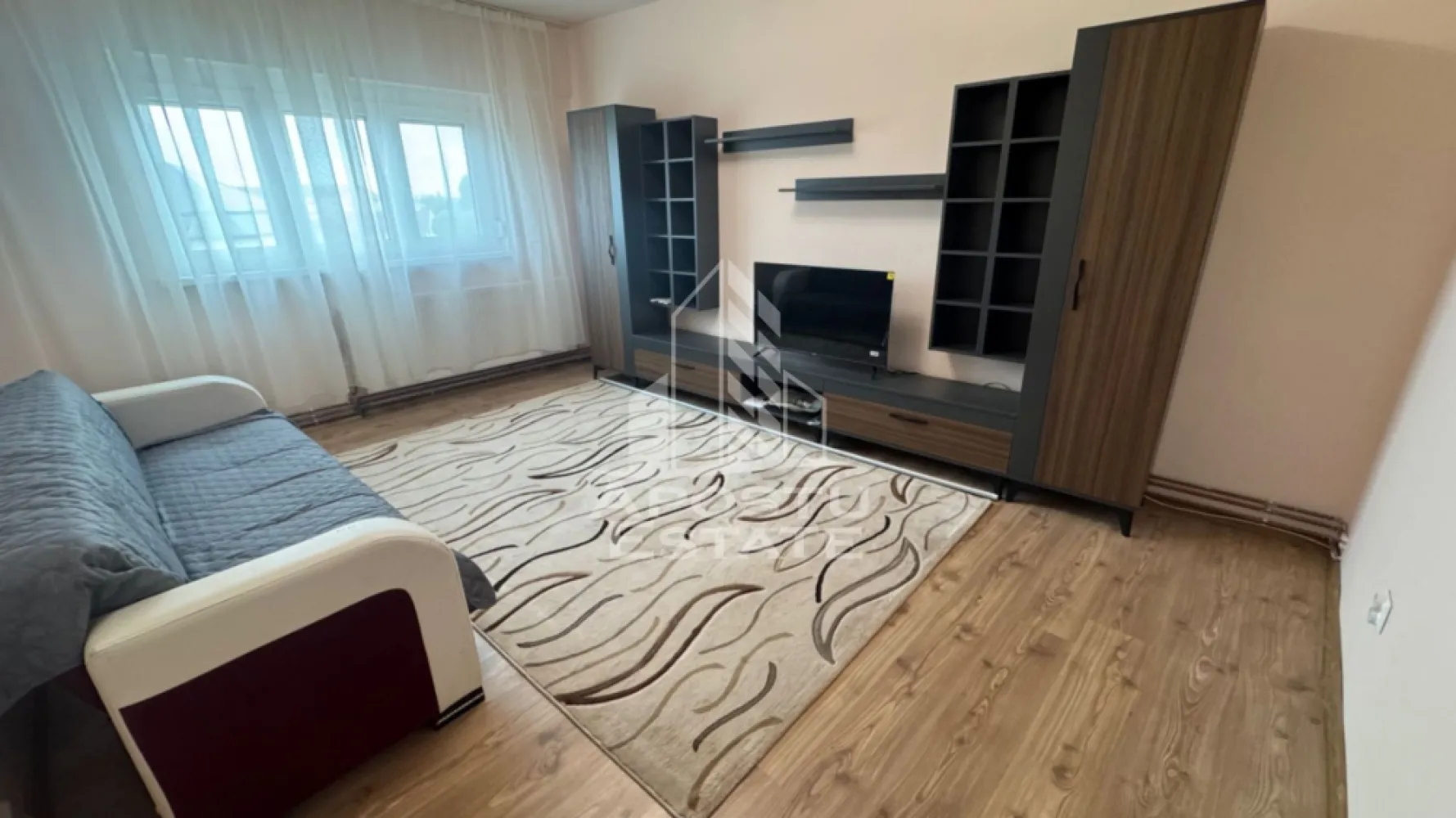 Apartament cu o cameră, de închiriat,zona Complexul studentesc - APOSTU ESTATE va propune spre inchiriere un apartament cu o camere decomandat in Complexul Studentesc.Imobilul se intinde pe o suprafata utila de 45mp si este compartimentat astfel:
 - hol de acces 
- living -
 dormitor
 - bucatarie lunminoasa si spațioasa
- baie 
Apartamentul este complet mobilat si utilat si dispune de:
 - Aer conditionat 
 - Masina de spalat haine
-Incalzirea apartamentului: centrala proprie (incalzire prin calorifere)
 
Acceptăm animale de companie exclusiv câini. Din motive ce țin de confort, igienă și siguranță, accesul pisicilor nu este permis . Nu se accepta sa se fumeze in incinta imobilului. 

Preț: 370€
Garanție: echivalentul a două chirii pentru animale.
Va asteptam cu drag la o vizionare! 
ID intern: CP3092877!