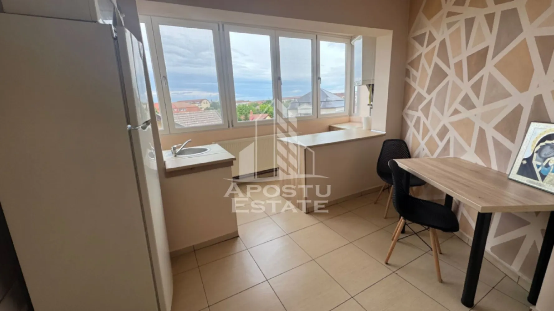 Apartament cu o cameră, de închiriat,zona Complexul studentesc - APOSTU ESTATE va propune spre inchiriere un apartament cu o camere decomandat in Complexul Studentesc.Imobilul se intinde pe o suprafata utila de 45mp si este compartimentat astfel:
 - hol de acces 
- living -
 dormitor
 - bucatarie lunminoasa si spațioasa
- baie 
Apartamentul este complet mobilat si utilat si dispune de:
 - Aer conditionat 
 - Masina de spalat haine
-Incalzirea apartamentului: centrala proprie (incalzire prin calorifere)
 
Acceptăm animale de companie exclusiv câini. Din motive ce țin de confort, igienă și siguranță, accesul pisicilor nu este permis . Nu se accepta sa se fumeze in incinta imobilului. 

Preț: 370€
Garanție: echivalentul a două chirii pentru animale.
Va asteptam cu drag la o vizionare! 
ID intern: CP3092877!