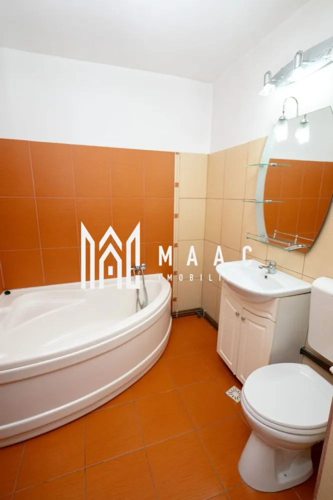 Apartament 3 camere zona Cina | Centrala Termica - MAAC Imobiliare vă propune spre vânzare un apartament cu 3 camere + balcon, situat în zona Cina, Râmnicu Vâlcea

Vă prezentăm un apartament decomandat, cu o suprafață de 58 mp, situat la etajul 3 din 5, într-o zonă foarte bine cotată – aproape de Școala Nr. 10, Faleza Olănești și Catedrala din Râmnicu Vâlcea.

 Compartimentare: 3 camere decomandate + balcon
 Suprafață: 58 mp
 Etaj: 3/5
 Complet mobilat și utilat
 Centrală termică proprie
 Aer condiționat

Apartamentul este ideal atât pentru locuit, cât și pentru investiție, fiind în prezent închiriat. Se poate perfecta actele începând cu jumătatea lunii mai 2026.

 ID anunț: CP3028966

Pentru mai multe detalii sau pentru programarea unei vizionări, echipa MAAC Imobiliare vă stă la dispoziție!