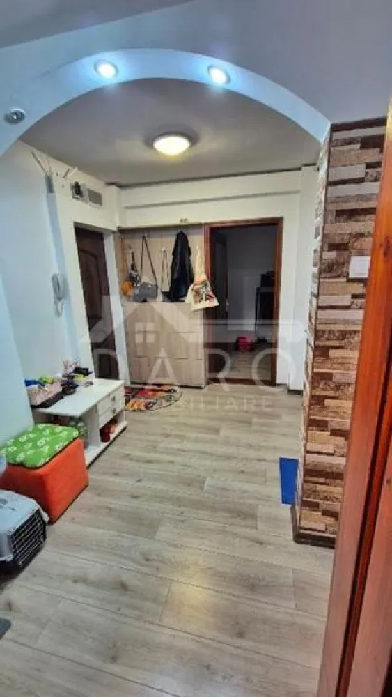 2 camere decomandate , in Aleea Carpati , zona linistita.