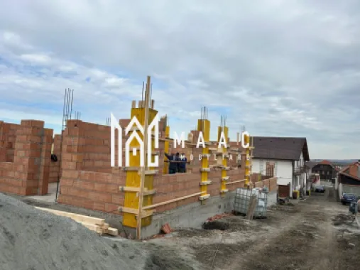 Casă Tip Duplex | 4 Camere | 2 Balcoane | Terasă | Șura Mică