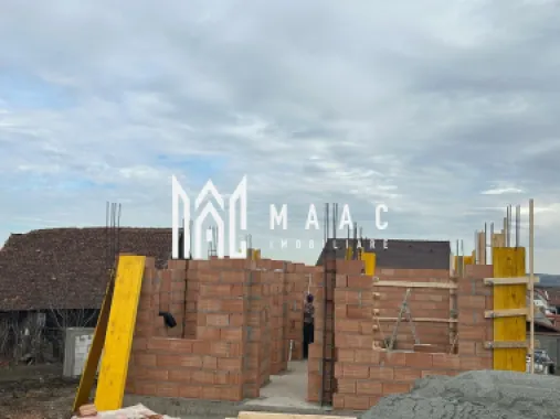 Casă Tip Duplex | 4 Camere | 2 Balcoane | Terasă | Șura Mică