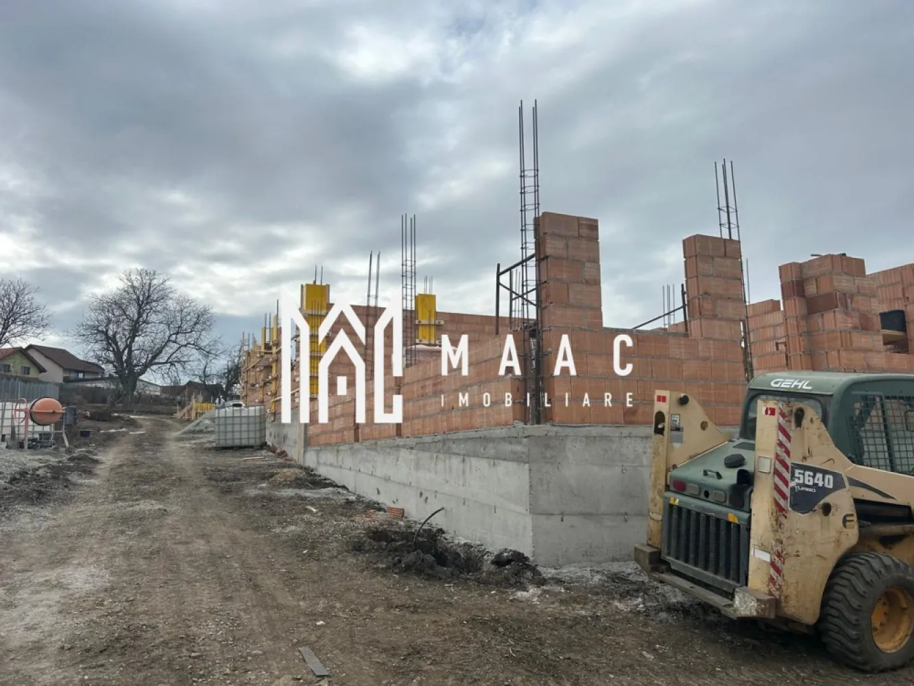 Casă Tip Duplex | 4 Camere | 2 Balcoane | Terasă | Șura Mică