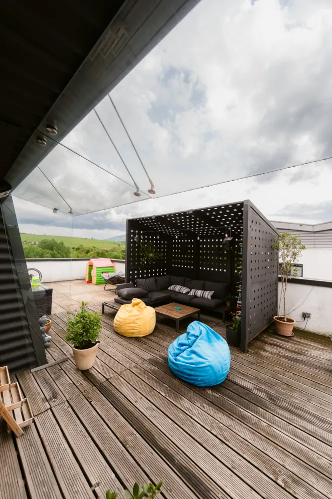 vand apartament la etaj retras tip penthouse