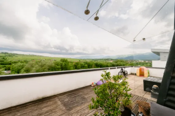 vand apartament la etaj retras tip penthouse