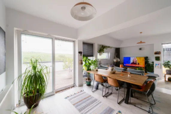 vand apartament la etaj retras tip penthouse