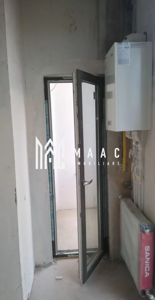 Apartament 2 camere I Decomandat I Nefinisat I Doamna Stanca - Va propunem spre vanzare un apartament de 2 camere decomandat situat la etajul 2/3 al unui imobil din zona Doamna Stanca.

Locuinta cuprinde: hol intrare, living, dormitor, bucatarie, baie, balcon.

Apartamentul se vinde la stadiul de alb.

Disponibil imediat.

Pentru mai multe detalii, precizati telefonic ca ati vazut anuntul cu ID: CP2057648