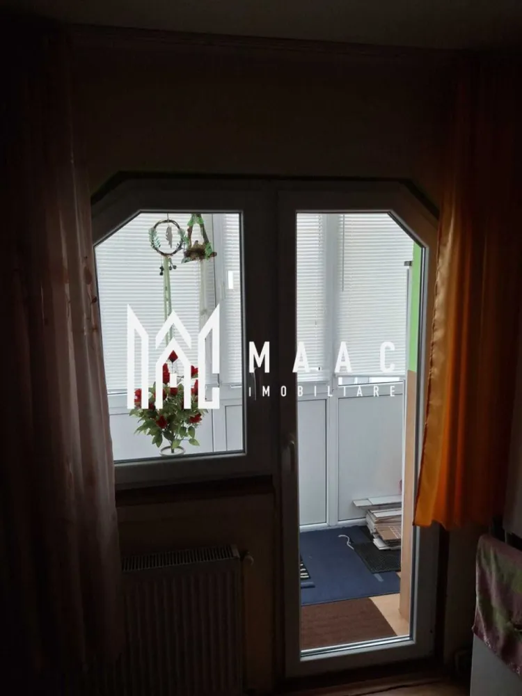 Apartament 2 camere | 37 MPU | Etaj 4 | Balcon | Hipodrom 3 - MAAC Imobiliare vă propune spre vânzare un apartament cu 2 camere, situat în zona Hipodrom III, într-o zonă bine conectată și cu acces facil la punctele de interes ale orașului. Detalii proprietate: Suprafață utilă: 37 mp Compartimentare: semidecomandată Etaj: 4 din 4 Balcon închis cu geamuri termopan Apartament acoperit cu poliglas Dotări și finisaje: Centrală termică proprie Vaillant TurboTec Izolație termică Bucătărie finisată cu gresie și faianță Hol finisat cu gresie și faianță Ușă metalică la intrare Apartament bine întreținut Avantaje zonă – Hipodrom III: Aproape de magazine, școli, farmacii Acces rapid la mijloacele de transport în comun Zonă potrivită atât pentru locuire, cât și pentru investiție Pentru mai multe detalii precizati telefonic ca ati vazut anuntul cu ID: CP2867237 }}