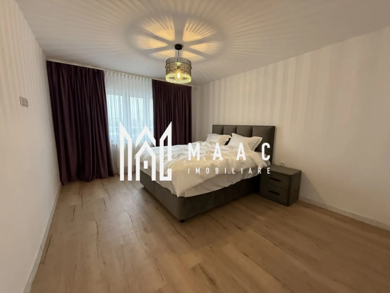 Apartament 2 camere | Etaj 3 | Bloc cu lift | Lazaret - MAAC Imobiliare vă propune spre vânzare un apartament dintr-un proiect rezidențial modern, situat în zona Lazaret, ideal pentru locuit sau investiție.

Caracteristici:
Suprafață utilă: 42 mp
Situat etajul 3
Bloc cu regim de înălțime P+4 etaje
Imobil izolat termic
Dotat cu lift
Încălzire prin calorifere, cu centrală termică proprie
Toate instalațiile electrice și sanitare sunt noi

Apartamentul se preda la cheie, sau mobilat complet exact ca in poze, contra cost.

Compartimentare:
Hol de intrare
Zonă de bucătărie open space cu living, spațiu luminos și modern
Hol secundar
Baie dotată cu cabină de duș
Dormitor matrimonial bine delimitat

Avantaje:
Apartament nou, gata de mutare
Finisaje moderne și materiale de calitate
Ideal atât pentru locuință personală, cât și pentru investiție.

Pentru mai multe detalii precizati telefonic ca ati vazut anuntul cu ID: CP2869288