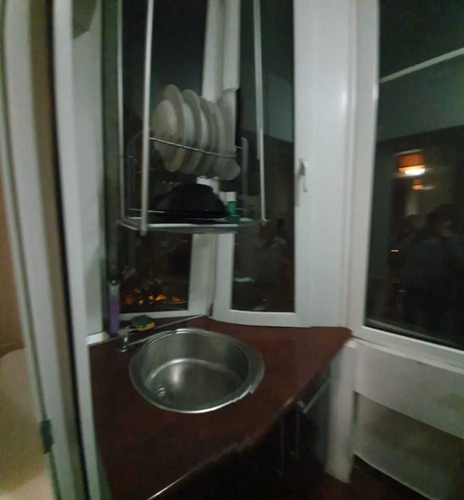 Inchirez apartament 13 septembrie de 2 camere transformat in 3 camere - Apartament super spatios 2 camere ,transformat in 3 camere .Este dotat cu frigider ,aer conditiont,masina de spalat ,cuptor si plita electrica.Sunt foarte multe spatii de depozitare.Se afla situat la etajul 3 .Se poate inchiria pe termen lung.