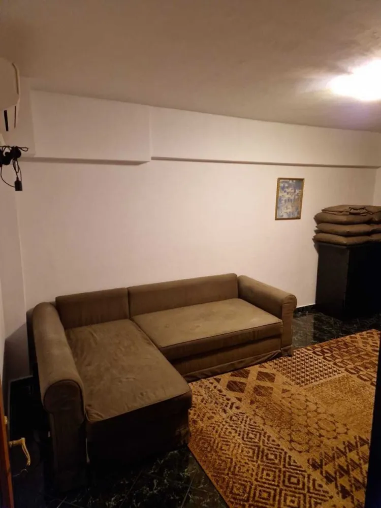 Spatios 2 camere Politehnica-Lujerului - Apartament 2 camere, spațios (60mp) , decomandat, mobilat modern, cuptor electric, 2 aparate aer condiționat, balcon încălzit, cu vedere spre parcul Tudor Vladimirescu.
4 minute metrou Lujerului, tramvai 41
7 minute metrou Politehnica, tramvai 1
Pet friendly dar cu garanție dublă.
Bdul Iuliu Maniu 13A , cu geamuri pe spate.