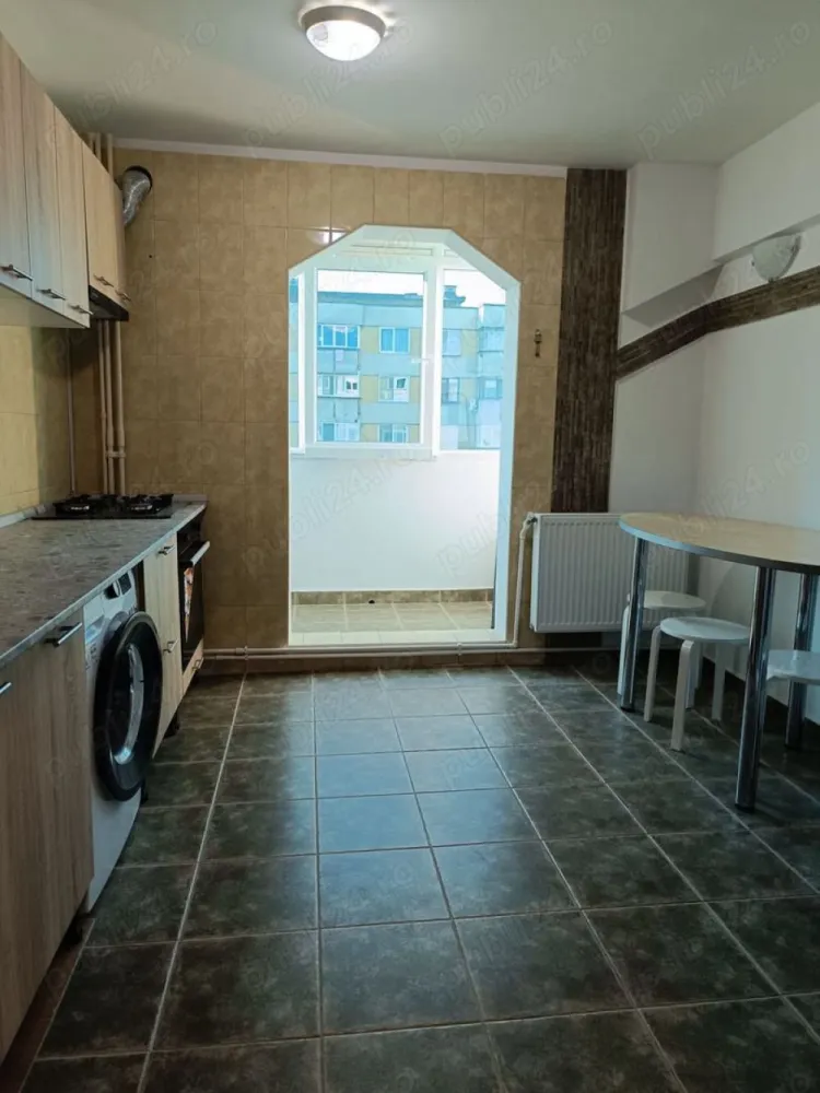 Inchiriez apartament 2 camere, Berceni, strada Panselelor. - Apartament 2 camere decomandat, etaj 6 din 8, 2 lifturi, mobilat, utilat, 2 aere conditionate, bucatarie noua, proaspat vopsit.nu dispune de centrala propie dar este foarte calduros.
10 min de mers pe jos de aparatorii patriei si 15 min de piata sudului.

Se cere 430 euro si se inchiriaza pe 400 euro

Fara agentii
