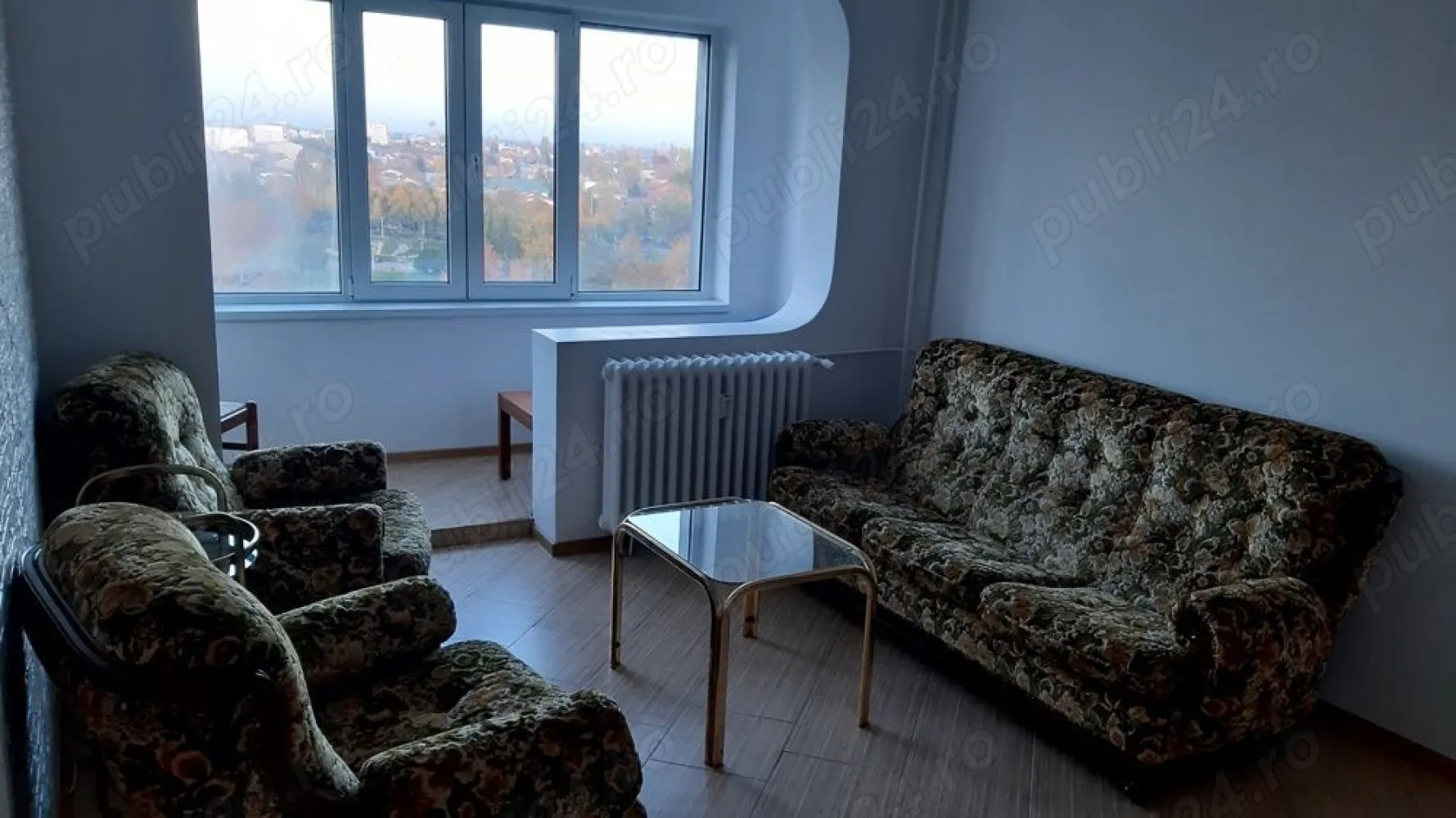 De închiriat apartament 2 camere - Persoană particulară, închiriez apartament cu 2 camere, 58 mp, mobilat, confort 1 decomandat, cartier Colentina pe șoseaua Fundeni nr. 229 cu o frumoasă vedere la parcul Motodrom, în bloc reabilitat termic. 
Compus din 2 camere, bucătărie, baie, cămară, debara, vestibul, logie. 
Gresia, faianță, termopane.