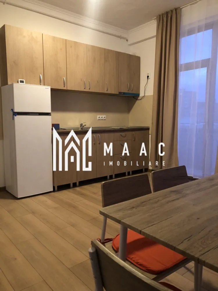 Apartament 3 camere | 60MPU | Șelimbăr | Goga - MAAC Imobiliare vă propune spre închiriere un apartament modern cu 3 camere, spațios și luminos, situat într-o locație strategică, ideală pentru cei care își doresc confort, finisaje noi și un acces ultra-rapid către principalele puncte de interes din oraș și zona comercială Șelimbăr.

Proprietatea are o suprafață utilă de 60 mp, este finalizată recent (în anul 2025) și se află la etajul 2 al unui imobil situat într-o zonă accesibilă. Compartimentarea este decomandată, optimizată excelent pentru a oferi intimitate și funcționalitate locatarilor săi.

Caracteristici principale
Număr camere: 3 (2 dormitoare separate și zona de zi)

Compartimentare și dotări interioare:
Zona de zi:
Living generos și luminos, integrat perfect cu o bucătărie de tip open-space care beneficiază de ferestre mari, inundată de lumină naturală, fiind complet mobilată și utilată cu electrocasnice esențiale (plită, cuptor și frigider)

Două dormitoare separate, spațioase
Baie: 
finisată modern cu faianță, complet utilată cu chiuvetă, toaletă și cabină de duș

Finisaje: Pardoseli din parchet, ferestre mari și pereți vopsiți în alb impecabil, detalii care amplifică senzația de spațiu, curățenie și luminozitate

Avantaje și puncte de interes în proximitate
Locație excelentă: Situat la granița dintre Sibiu și Șelimbăr, oferind un echilibru perfect între liniște și accesibilitate

Shopping & Retail:
Poziționat excelent față de Shopping City Sibiu, cu acces rapid la hypermarketuri (Auchan, Carrefour, Lidl), restaurante, magazine de bricolaj și zone de divertisment

Acces facil și extrem de rapid către centrul orașului Sibiu, arterele principale de circulație și centura ocolitoare / autostrada A1

Apartamentul reprezintă o oportunitate ideală pentru un cuplu, o familie tânără sau profesioniști care caută o locuință nouă, curată și excelent poziționată pe harta orașului.

Condiții închiriere:
Nu se acceptă animale de companie
Se percepe garanție în cuantumul unei chirii

Pentru mai multe detalii, informații suplimentare sau pentru a programa o vizionare contacați-ne și specificați codul de identificare al proprietății ID: CP3106052