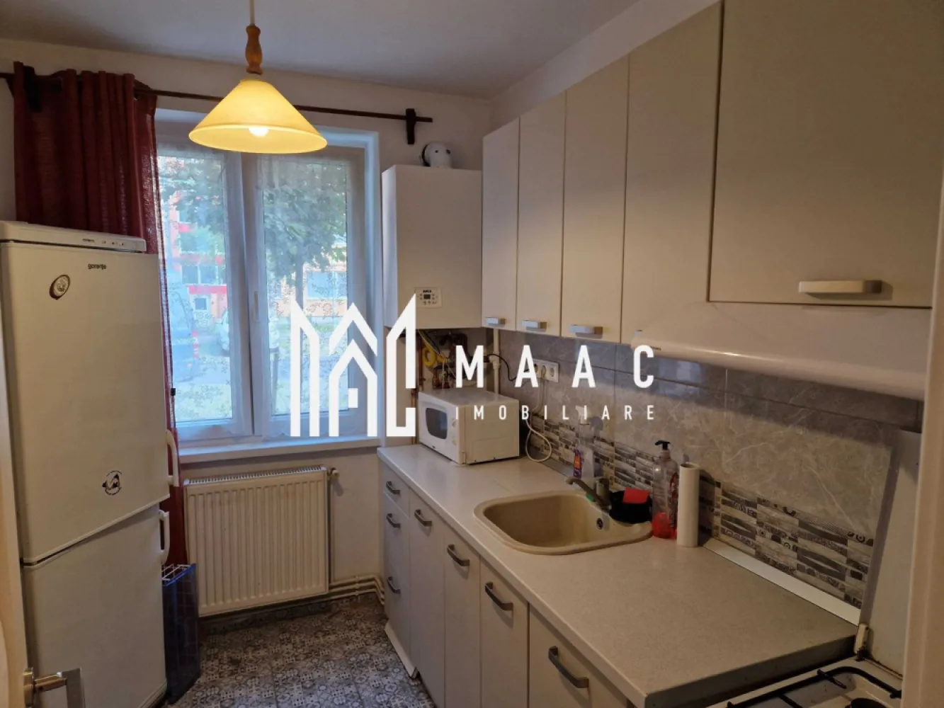 Apartament 3 camere | Parter | 70 MPU | Cedonia - MAAC Imobiliare vă propune spre închiriere un apartament complet utilat, situat în zona Cedonia, o zonă bine conectată și apreciată din Sibiu. Detalii apartament: Apartament dotat cu toate cele necesare pentru locuire Spațiu funcțional, potrivit pentru închiriere pe termen lung Avantaje locație – Cedonia: Aproape de școli Magazine și servicii în imediata apropiere: Trans Agape, Profi, farmacie, dispensar Stație de autobuz și stație de taxi la distanță mică Zonă bine deservită de transportul public Condiții: Se acceptă animale de companie – pisici Pentru mai multe detalii sau programarea unei vizionări, nu ezitați să ne contactați specificand ID: CP2872190 }}