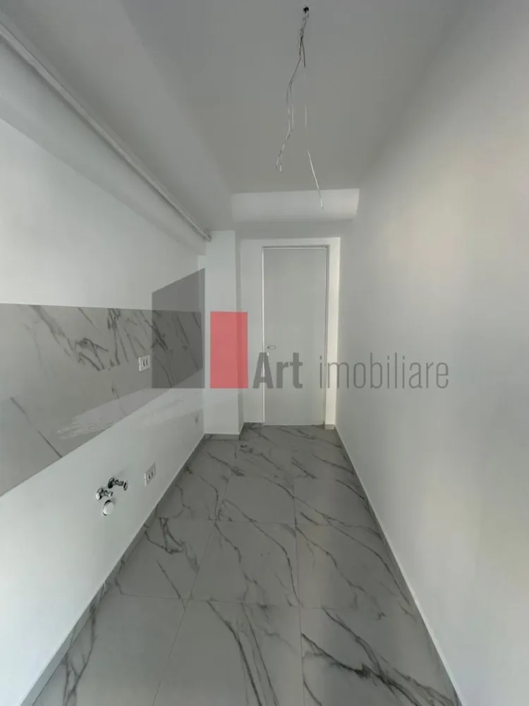 Garsoniera Complex Novum Viilor - Va prezenta spre vanzare o garsoniera situata in ansamblul Novum Viilor
Suprafață totală de 41,9 mp din care logia este de 4,7 mp.
Garsoniera nu a fost niciodată locuită, are incălzire in pardoseala cu centrala proprie Imergas.

Prețul include TVA și poate fi deductibil

Se poate achiziționa loc de parcare separat