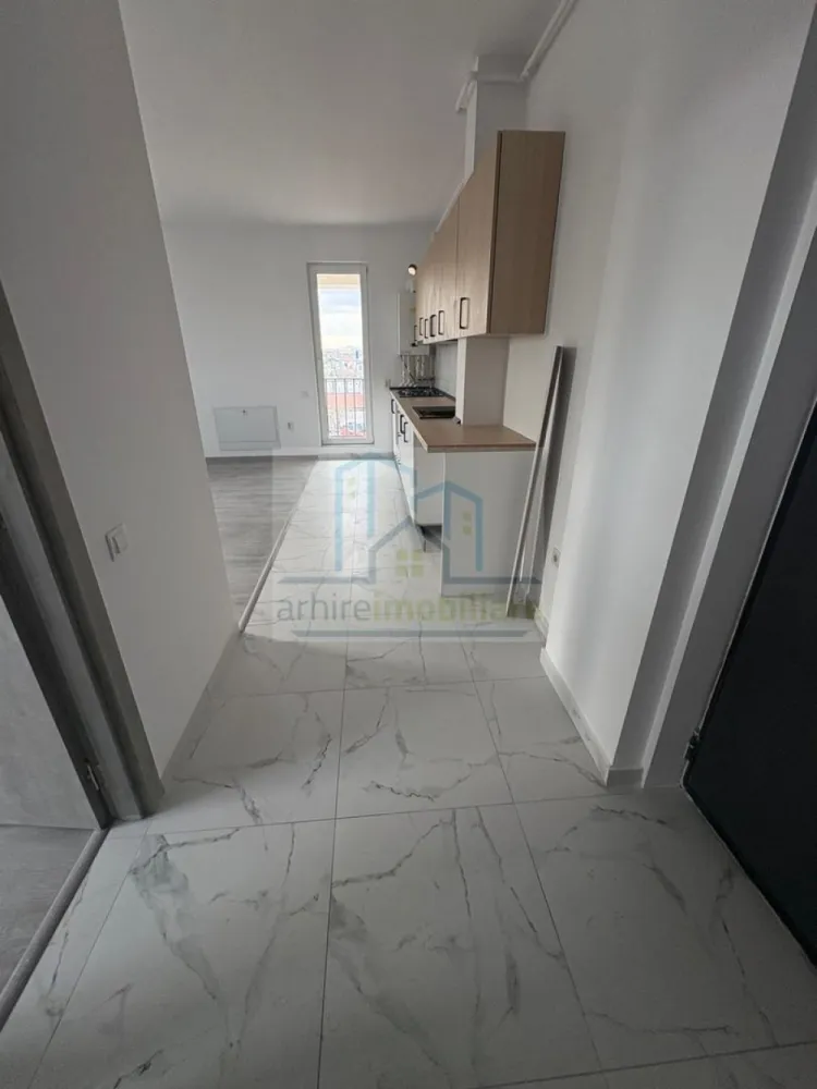 Apartament 2 camere | Bloc nou 2026 | Luminos | Încălzire pardoseală | - Agentia ArhireImobiliare , vă ofera spre vanzare un apartament modern cu 2 camere decomandat , situat într-un imobil nou finalizat în 2026, pe Strada Ghetu Anghel nr. 100, Sector 3, într-o zonă aflată în dezvoltare, cu acces rapid către transport public și puncte de interes urban.

Proprietatea se remarcă prin confort modern, eficiență energetică și compartimentare optimizată, fiind potrivită atât pentru locuire personală, cât și pentru investiție.

Caracteristici principale:
Suprafață utilă: 48 mp
Etaj: 3/4 cu lift
Bloc nou (2026)
Încălzire în pardoseală
Ferestre tripan (izolare termică și fonică superioară)

Compartimentare & dotări:
Bucătărie mobilată și utilată
Dormitor mobilat (pat + saltea)
Baie complet utilată
Spații bine optimizate și lumină naturală pe tot parcursul zilei

Localizare & acces:
10–12 minute până la metrou Republica
STB: 253, 330, 103 + N104
Acces rapid către zonele Pallady, Titan și Industriilor
Magazine și facilități la 5–6 minute de imobil

Avantaje cheie:

✔ Bloc nou 2026 – costuri reduse de întreținere
✔ Încălzire în pardoseală – confort superior
✔ Geamuri tripan – liniște și eficiență energetică
✔ Etaj intermediar – confort termic optim
✔ Apartament gata de utilizare / închiriere imediată

Pret vanzare: 94800 Euro Usor Negociabil 

COMISION ZERO CUMPARATOR 

Va asteptam la vizionare