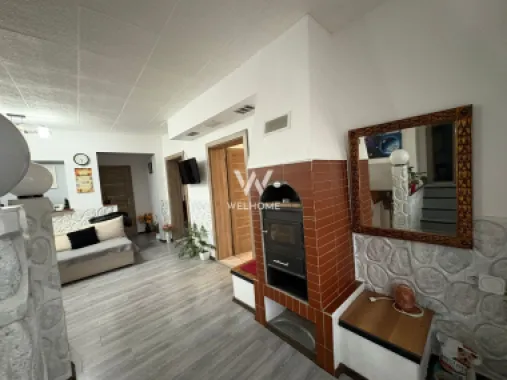 Casa tip duplex - 4 camere, balcon si curte proprie - Zona Lazaret