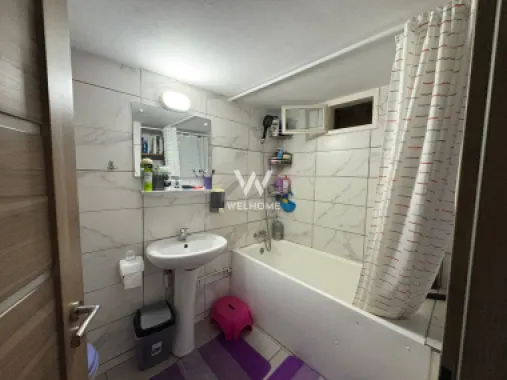 Casa tip duplex - 4 camere, balcon si curte proprie - Zona Lazaret