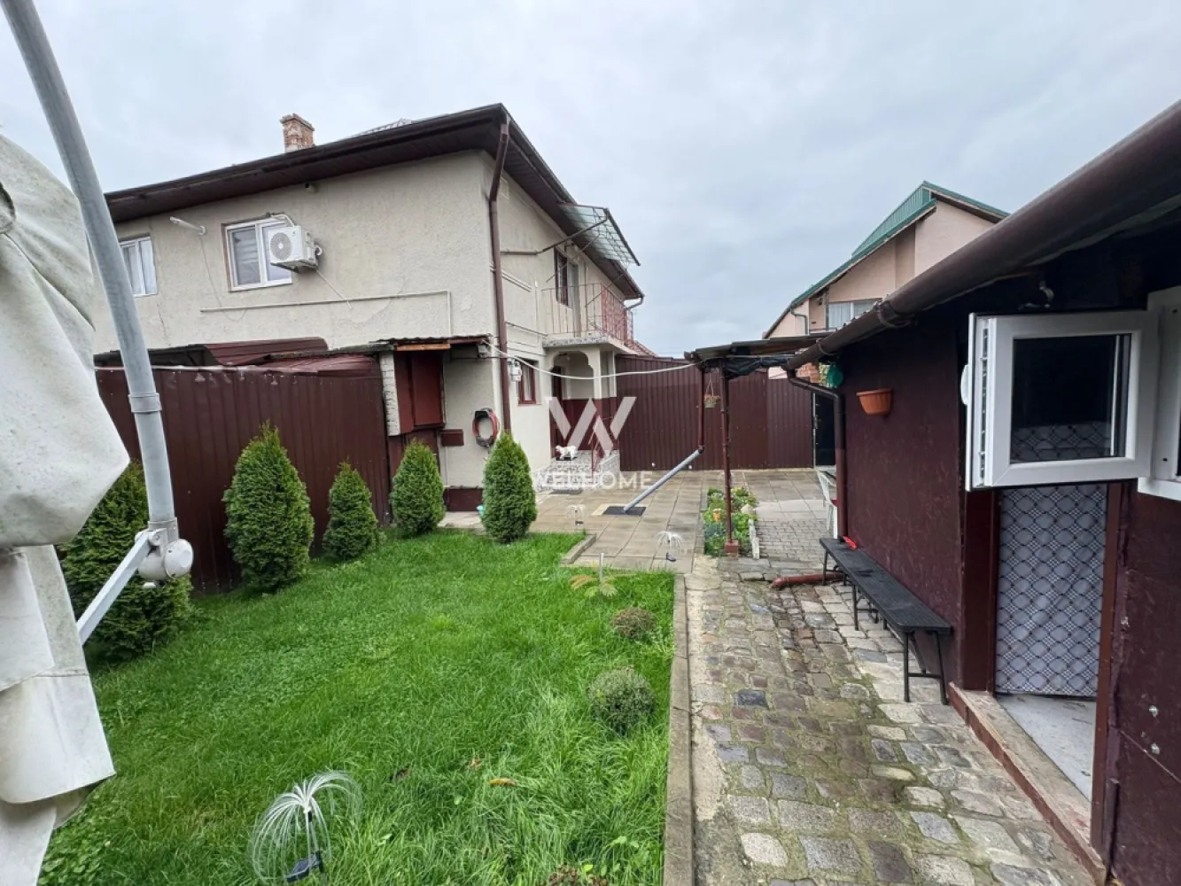 Casa tip duplex - 4 camere, balcon si curte proprie - Zona Lazaret