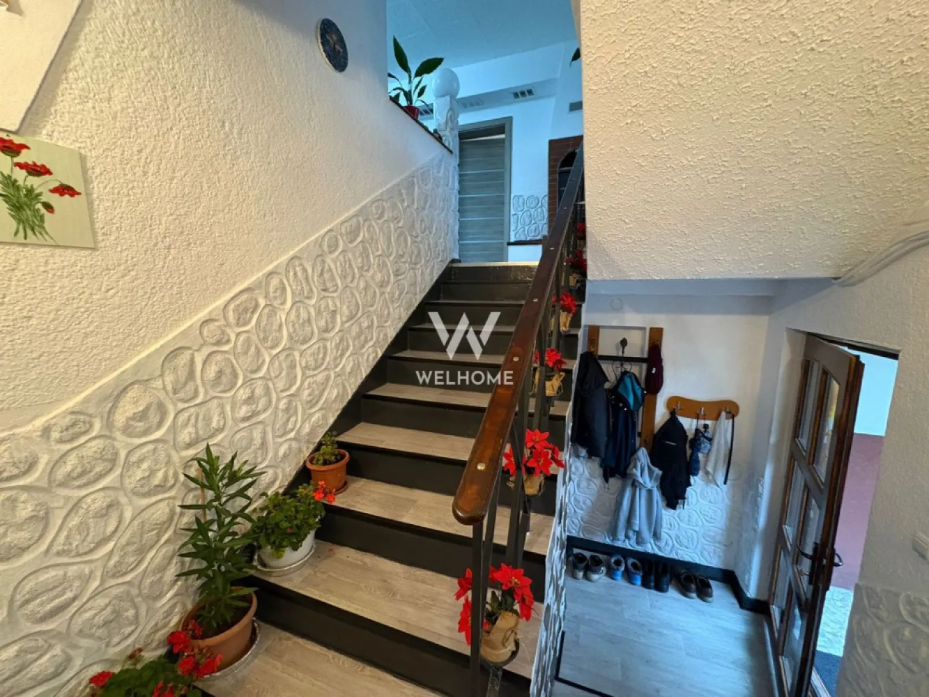 Casa tip duplex - 4 camere, balcon si curte proprie - Zona Lazaret