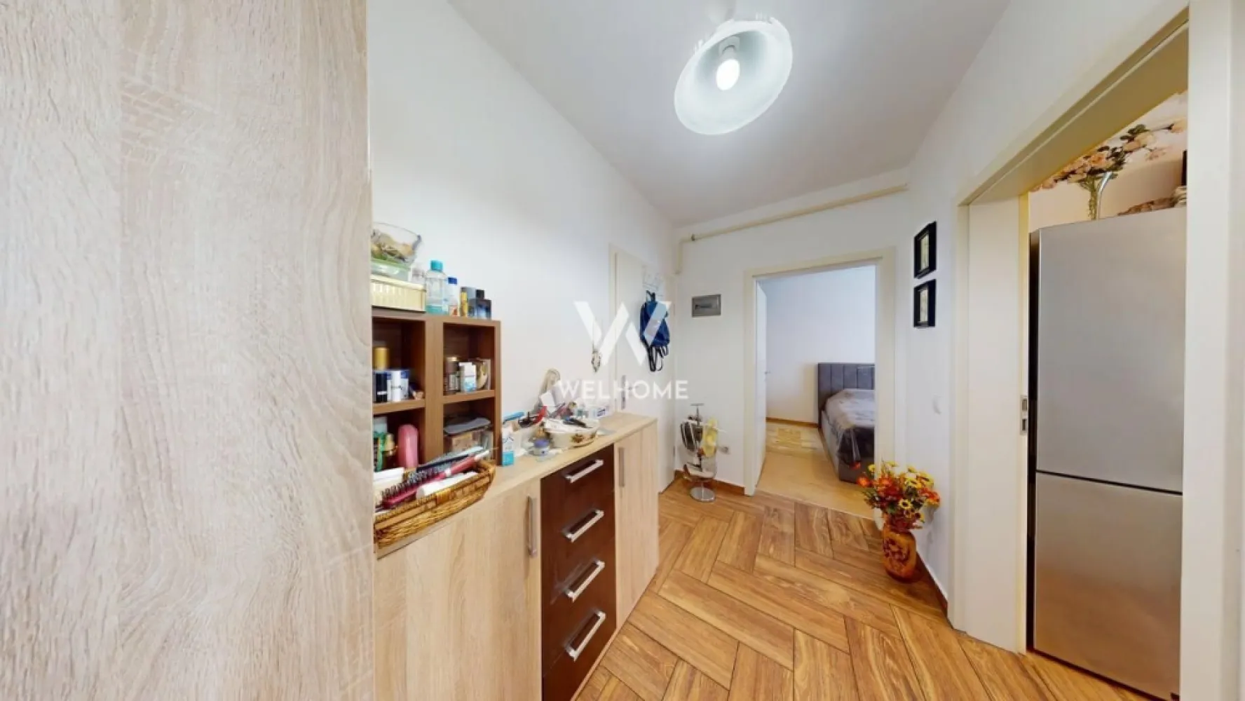 Apartament decomandat, 2 camere, balcon, boxa - Avangarden - Se vinde apartament modern cu 2 camere decomandate, situat in complexul Avangarden – Doamna Stanca, una dintre cele mai cautate zone rezidentiale din Sibiu. Locuinta este amplasata la etajul 2 al unui imobil cu 8 etaje si lift, oferind confort, acces facil si o compartimentare foarte practica.

suprafata utila: 50 mp
balcon: 5 mp
boxa pentru depozitare inclusa
etaj 2/8

Compartimentare: hol de acces, living luminos, bucatarie separata, dormitor spatios, baie + balcon

Apartamentul este amenajat modern, cu mobilier si finisaje atent alese, si se vinde complet mobilat si utilat, exact ca in fotografii. Proprietatea este pregatita pentru mutare imediata, fiind ideala atat pentru locuit, cat si pentru investitie.

Avantaje:

decomandat
boxa inclusa
etaj intermediar
bloc cu lift
zona moderna si bine dezvoltata
acces rapid catre Shopping City, supermarketuri, farmacii si statii de autobuz

Pentru mai multe detalii sau programarea unei vizionari, contactati-ne.