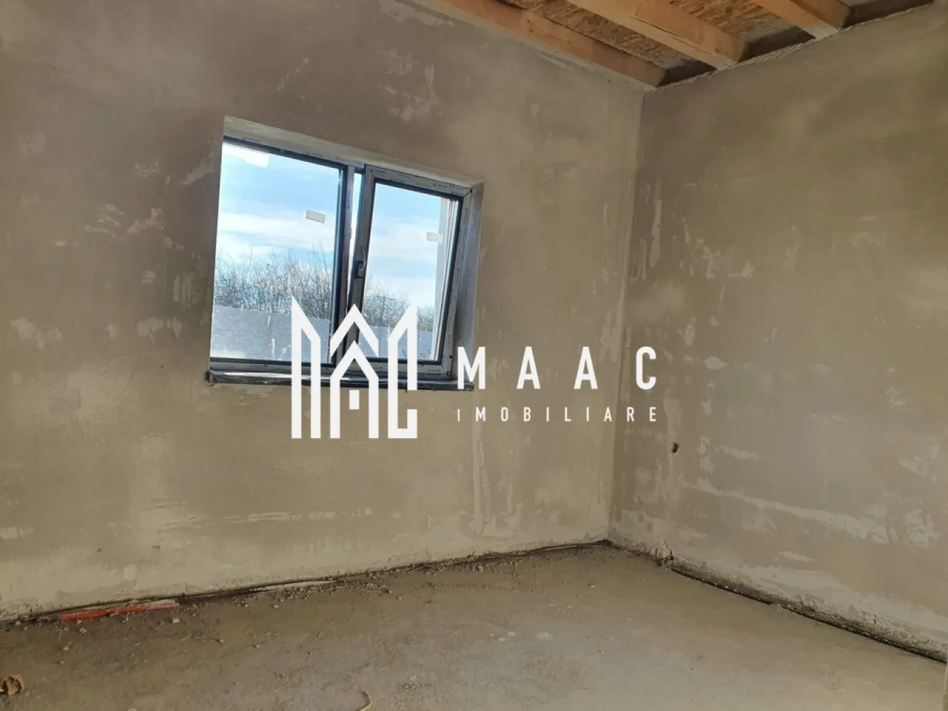 Casă modernă 3 camere | 350 mp teren I Cristian - MAAC Imobiliare vă propune spre vânzare o casă modernă, situată în Cristian, într-o zonă liniștită și bine dezvoltată. Proprietatea este ideală pentru o familie care își dorește confort, spațiu și posibilitatea de a-și personaliza interiorul după propriul gust. Locuinta cuprinde: living, 2 dormitoare, hol, baie cu geam, bucătărie separată, cu ieșire pe terasa generoasă, acoperită. Casa se vinde: la gata in exterior, la gri la interior sau la cheie, la cerere, în funcție de preferințele cumpărătorului (contra cost) Construcția este realizată cu materiale de cea mai bună calitate, iar compartimentarea este practică și eficientă, ideală pentru viața de familie. Racordată la toate utilitățile Finisaje exterioare complete Posibilitate de personalizare a finisajelor interioare Teren de 350 mp, ideal pentru grădină, zonă de relaxare sau loc de joacă Terasă acoperită, perfectă pentru petrecerea timpului în aer liber Locație: Cristian, jud. Sibiu — zonă apreciată, cu acces rapid către Sibiu și facilități esențiale. Contactează-ne pentru mai multe detalii sau informații, specificați ca ați văzut anunțul cu ID: CP2854753! }}