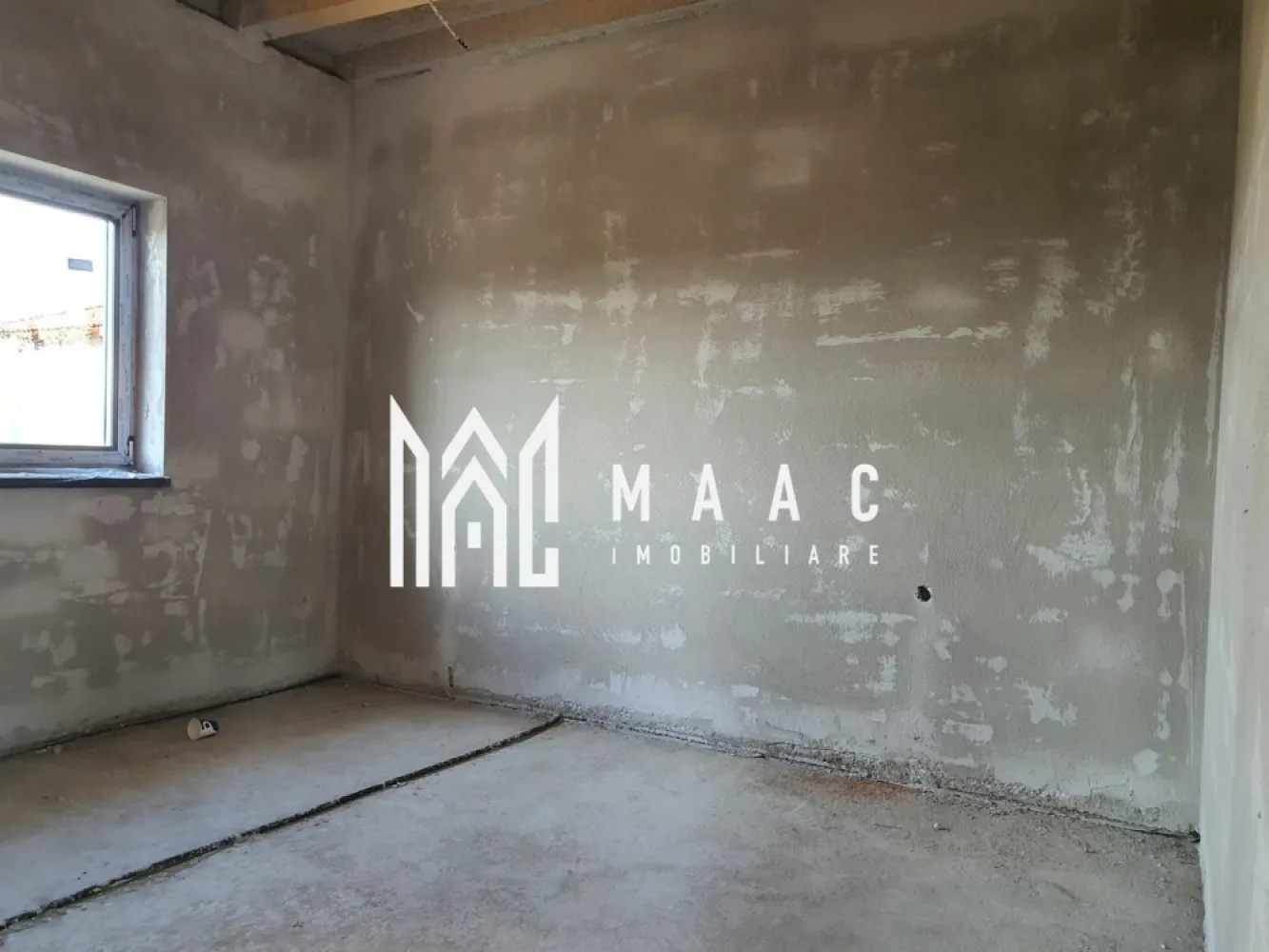 Casă modernă 3 camere | 350 mp teren I Cristian - MAAC Imobiliare vă propune spre vânzare o casă modernă, situată în Cristian, într-o zonă liniștită și bine dezvoltată. Proprietatea este ideală pentru o familie care își dorește confort, spațiu și posibilitatea de a-și personaliza interiorul după propriul gust. Locuinta cuprinde: living, 2 dormitoare, hol, baie cu geam, bucătărie separată, cu ieșire pe terasa generoasă, acoperită. Casa se vinde: la gata in exterior, la gri la interior sau la cheie, la cerere, în funcție de preferințele cumpărătorului (contra cost) Construcția este realizată cu materiale de cea mai bună calitate, iar compartimentarea este practică și eficientă, ideală pentru viața de familie. Racordată la toate utilitățile Finisaje exterioare complete Posibilitate de personalizare a finisajelor interioare Teren de 350 mp, ideal pentru grădină, zonă de relaxare sau loc de joacă Terasă acoperită, perfectă pentru petrecerea timpului în aer liber Locație: Cristian, jud. Sibiu — zonă apreciată, cu acces rapid către Sibiu și facilități esențiale. Contactează-ne pentru mai multe detalii sau informații, specificați ca ați văzut anunțul cu ID: CP2854753! }}