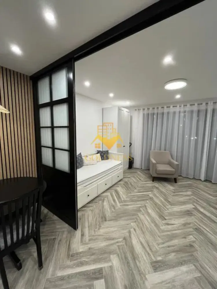 2 camere, modern, garaj, bloc nou, Marasti, The Neste, zona The Office - GOLDNESS Imobiliare vă propune spre închiriere un apartament cu 2 camere complet mobilat și utilat, la Parter într-un imobil de 7 etaje, în cartierul Marasti. Apartamentul este compartimentat astfel:
 - dormitor cu pat matrimonial, dulap pentru haine, noptiere
 - dormitor cu pat, spatiu pentru depozitare, TV
 - bucatarie complet mobilata, utilata, loc de luat masa
 - baie cu cabina de dus, calorifer port prosop inox și dulap pentru depozitare.
 - terasa de 10 mp.

Imobilul este dotat cu toate cele necesare - centrală proprie, mașină de spălat haine, frigider, plită electrică, hotă, TV, etc. 
Se află în apropierea stațiilor de transport în comun, magazine, restaurante, spații verzi, farmacii, etc. 
Dispune de loc de parcare subterana!
