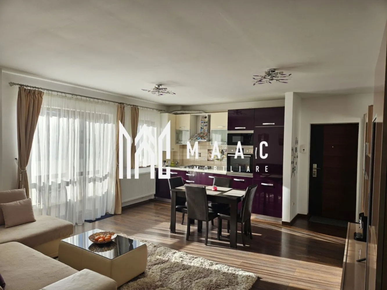 Apartament elegant cu 3 camere, 66 mp utili – Doamna Stanca - MAAC va propune spre vanzare apartament cu 3 camere, luminos și spațios, ideal atât pentru locuire, cât și pentru investiție. Apartamentul este situat la etajul 5 din 5, într-un bloc prevăzut cu lift. Apartamentul este decomandat, având o compartimentare eficientă ce oferă confort și funcționalitate. Dormitor 1: 20 mp, generos și bine luminat. Dormitor 2: 12 mp, ideal ca dormitor secundar, cameră pentru copii sau birou. Living cu bucătărie open-space: 27 mp, spațiu amplu pentru relaxare și zona de dining. Baie: 5,51 mp, dotată cu geam pentru aerisire naturala. Hol: 2,84 mp. Balcon spațios: 6,6 mp, perfect pentru zona de relaxare sau depozitare. Apartamentul se predă mobilat și utilat complet, fiind pregătit pentru mutare imediată. Finisajele sunt moderne, realizate cu materiale de calitate superioară: parchet, gresie, geamuri termopan cu tâmplărie PVC de foarte bună calitate și aer condiționat, asigurând confortul termic pe tot parcursul anului. Apartamentul este amplasat într-o zonă foarte bine cotată, care oferă numeroase beneficii locatarilor. Loc de joacă și grădiniță de stat la doar 3 minute de mers pe jos, un real avantaj pentru familiile cu copii. În imediata apropiere se regăsesc multiple obiective de interes public, precum Shopping City, Mega Image, Kaufland, farmacii, magazine, precum și alte servicii esențiale pentru un stil de viață confortabil. Pentru mai multe detalii si programarea unei vizionari va rugam sa specificati ID: CP2872018. }}