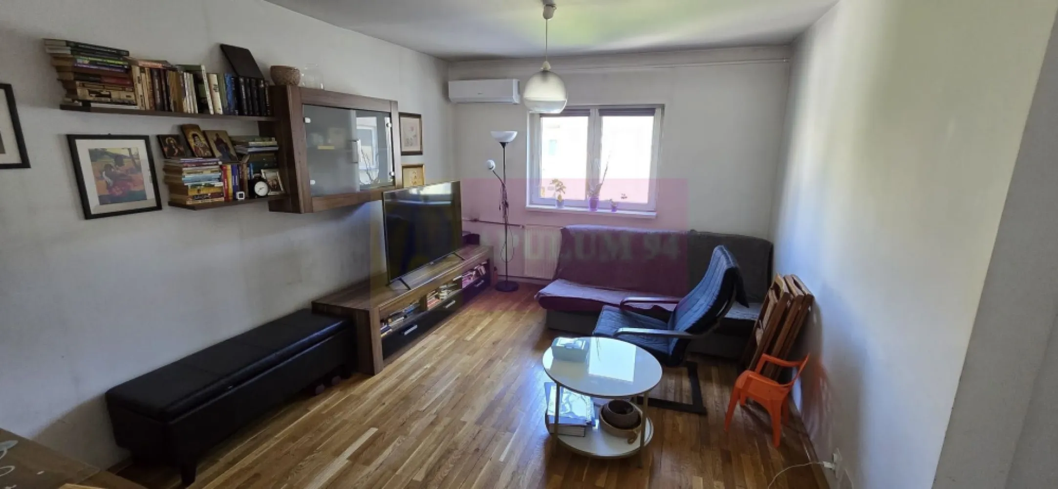 Apartament 2 camere mobilat Tineretului-Vacaresti - Agentia Imobiliara Apulum 94
Vinde apartament de 2 camere, cu priveliste catre parcul Tineretului. 
Este situat , in proximitatea parcului Tineretului (Lumea Copiilor), se vinde mobilat la pret de 140.000 euro NEGOCIABIL. 
Detine si 2 locuri de parcare PS4. 

In vecinatate:
- Parcul Tineretului-Lumea Copiilor
- ⁠Sun Plaza Mall 
- ⁠metrou Mihai Bravu 
- ⁠metrou Piata Sudului
- ⁠metrou Constantin Brancoveanu 
- ⁠statii STB
Apartamentul se afla la etajul 4, intr-un bloc construit in 1986.