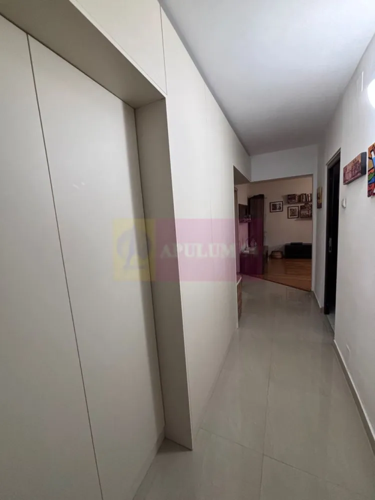 Apartament 2 camere mobilat Tineretului-Vacaresti - Agentia Imobiliara Apulum 94
Vinde apartament de 2 camere, cu priveliste catre parcul Tineretului. 
Este situat , in proximitatea parcului Tineretului (Lumea Copiilor), se vinde mobilat la pret de 140.000 euro NEGOCIABIL. 
Detine si 2 locuri de parcare PS4. 

In vecinatate:
- Parcul Tineretului-Lumea Copiilor
- ⁠Sun Plaza Mall 
- ⁠metrou Mihai Bravu 
- ⁠metrou Piata Sudului
- ⁠metrou Constantin Brancoveanu 
- ⁠statii STB
Apartamentul se afla la etajul 4, intr-un bloc construit in 1986.