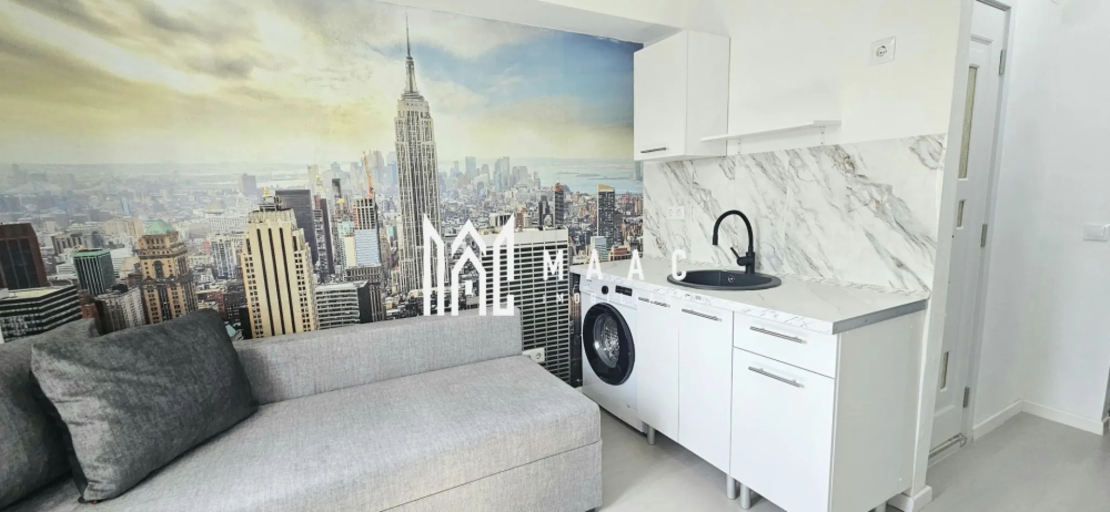 Garsoniera | Etaj 1 | Renovata complet | Mobilata | Lazaret - MAAC Imobiliare vă propune spre închiriere o garsonieră complet renovată, situată la etajul 1 al unui imobil din zona Lazaret, dupa podul garii ideală pentru o persoană singură sau un cuplu care caută un spațiu modern, luminos și eficient compartimentat.

Caracteristici:
Garsonieră situată la etajul 1 din 4
Suprafață utilă: 13 mp
Renovată complet, inclusiv instalațiile electrice și sanitare
Foarte luminoasă
Localizată într-o zonă cu acces rapid la magazine, stații de transport, servicii și alte facilități

Compartimentare:
Hol mic de intrare
Baie modernă, dotată cu cabină de duș
Dormitor funcțional, cu bucătărie compactă integrată

Condiții de închiriere:
Se percepe prima lună de chirie și garanție.

Pentru mai multe detalii precizati telefonic ca ati vazut anuntul cu ID: CP3106507