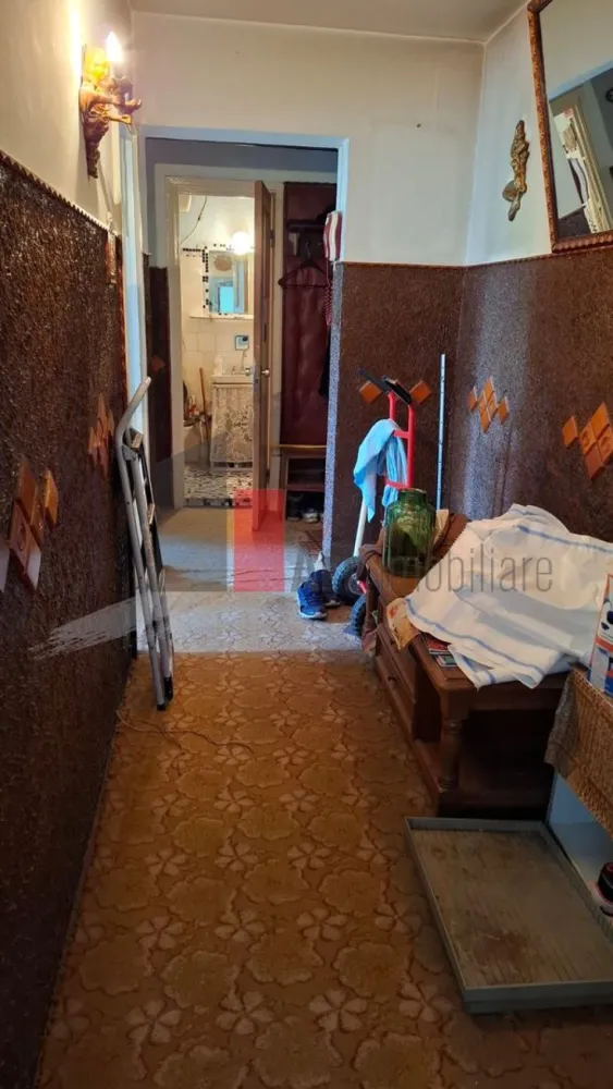 Drumul Taberei ap. 2 cam. cf.1/decomandat - Va prezentam un apartament de 2 camere situat in cartierul Drumul Taberei aflat intr-un imobil la 10 minute de metrou Valea Ialomitei.

Apartamentul se afla la etajul 4 din 4 si in apropiere se alfa hipermarket : Kaufland, Megaimage, stații STB scoli, grădinițe, magazine,unități bancare. Este liber si se accepta credit.

Pentru informatii sau vizionare va stam la dispozitie: 0720-622.788