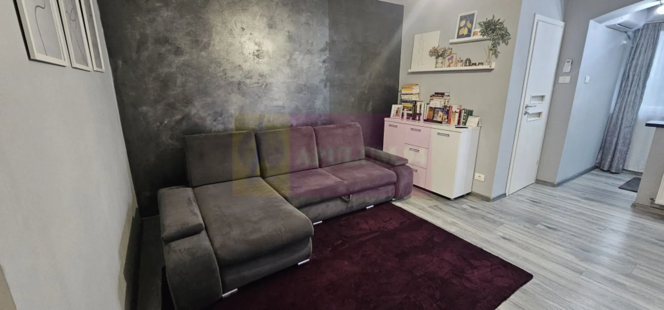 Garsoniera de vanzare Brancoveanu/Izvorul rece - Agentia Imobiliara Apulum 94
Ofear spre vanzare o garsoniera de 30 mp, zona bulevardul Brancoveanu/Izvorul Rece, bloc reabilitat,reconditionata electrocasnice noi, achizitionate 2025. Etaj 8/10. 
 Se ofera si loc de parcare. 
Acces rapid stb, 10 min de metrou.