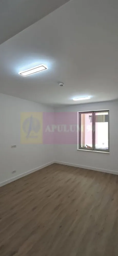 Apartament 2 camere | Birouri | Armeneasca Ultracentral - Caracteristici principale:

Suprafaţă utilă: 83 mp
Dispunere: Parter, 4 încăperi
Design elegant: Faţade cu detalii de piatră atent lucrate, integrate armonios în peisajul local.
Estetică tradiţională: Materiale, culori şi texturi alese pentru a menţine un aspect estetic în armonie cu stilul arhitectural al zonei.
2 locuri de parcare in subteran/ apartament. Pret 32.000 euro + TVA/ loc de parcare.
Avantaje:

Localizare centrală: Cartierul Armenesc, cu atmosferă vibrantă şi acces facil la toate facilităţile urbane.
Posibilitate de personalizare: Amenajare după gusturile şi necesităţile afacerii dvs.
Apartamentul se poate achizitiona la pretul de 395.000 euro + TVA. Comision Agentie 0 pentru cumparator.
Apartamentul se poate inchiria la pretul de: 1650 euro + TVA lunar. Pentru inchiriere ca spatiu birou/comercial, se achita, separat, o taxa de 3 euro/mp ( Include impozit clădire, asigurare și întreținere sisteme comune )
Pentru detalii şi vizionări, contactaţi-ne!