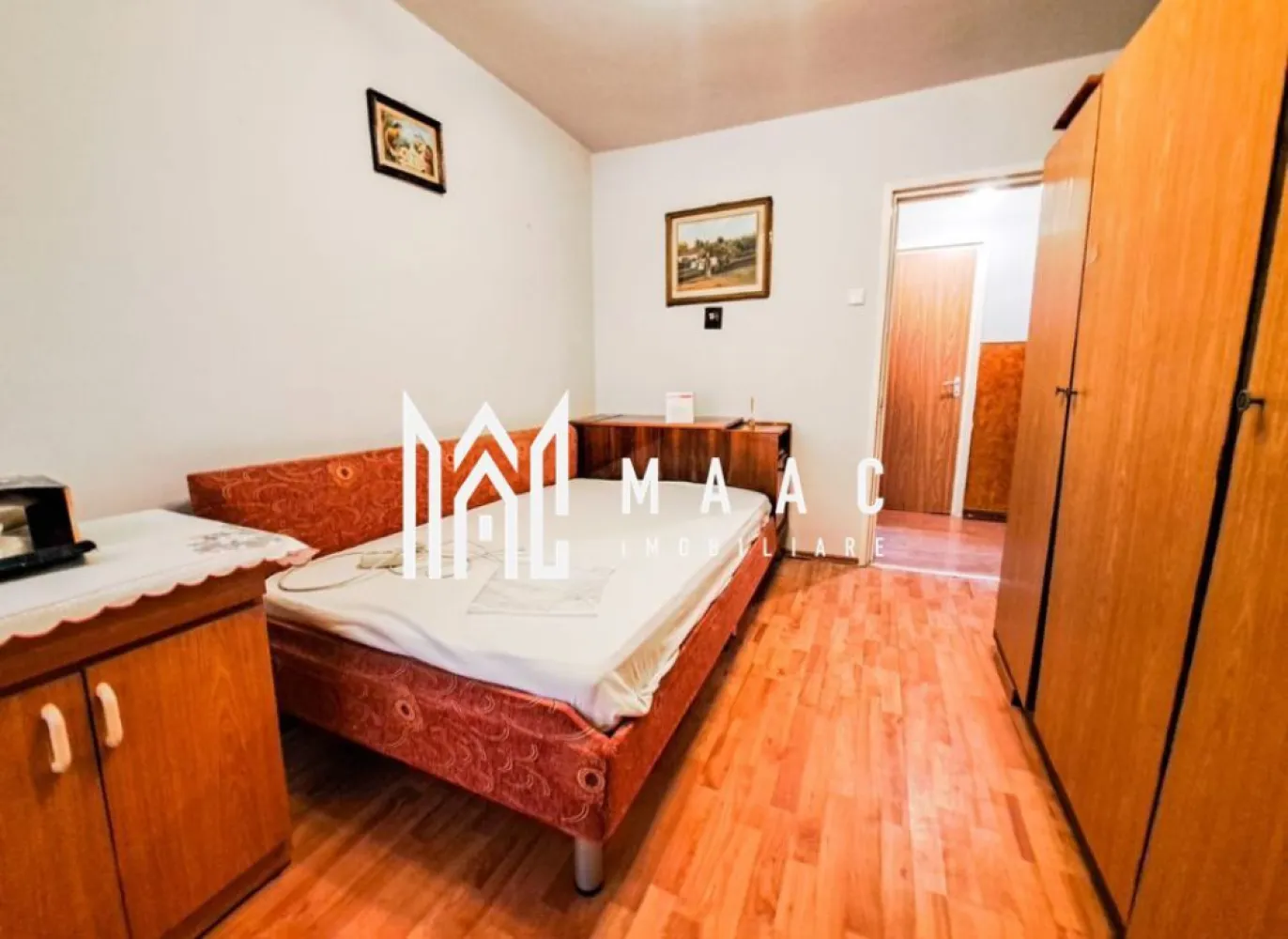 Închiriere apartament 2 camere in MIHAI VITEAZUL - MAAC Imobiliare oferă spre închiriere un apartament parțial mobilat, situat la parter, cu vedere către o grădină bine întreținută a blocului. Apartamentul este disponibil pentru mutare imediată și dispune de toate facilitățile necesare pentru o familie. De asemenea, este prietenos cu animalele de companie și așteaptă un cuplu sau o familie care să-l închirieze.
Pentru mai multe detalii precizati telefonic ca ati vazut anuntul cu ID CP3108253.