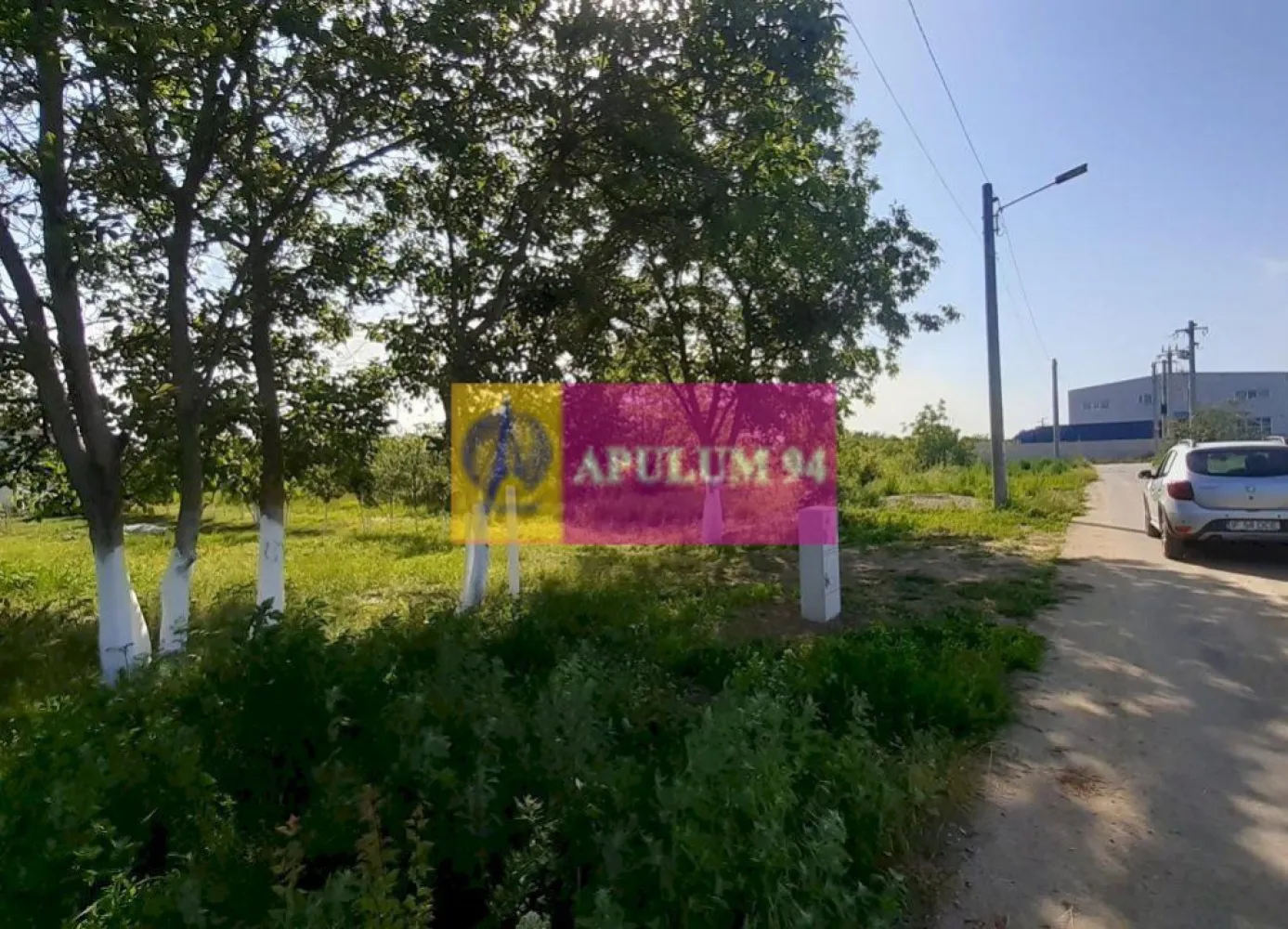 Teren cu utilități pentru dezvoltare proiect - Vă propun spre cumpărare un teren de 5000 mp situat la 15-20 minute de capitală, în localitatea Copăceni din Ilfov. Terenul este situat la intrarea în localitate și beneficiază de toate caracteristicile necesare pentru a dezvolta un proiect de succes. Terenul este cu front stradal la strada Macului, acces din strada Plopilor, prima strada la stânga cum intrăm îm localitatea Copăceni. Avem curent electric, apă curentă, canalizare și gaz. Avem toate utilitățile prezente și este necesar doar branșamentul, terenul este pe persoană fizică deci tranzacția nu presupune TVA, prețul este foarte bun în raport cu ceea ce oferim, proximitate față de oraș, Acces facil la A0 (autostrada care înconjoară Bucureștiul este la 5 minute de teren), la mijloace de transport, centre comerciale, școli, grădinițe. Zona prezintă potențial, accesul în localitate este destul de ușor. Pentru mai multe detalii și programarea de vizionări nu ezitați să mă contactați, Daniel, Apulum94. Facilităm și achiziționarea prin credit ipotecar prin intermediul partenerilor, agenția imobiliară percepe un comision de 3% din prețul de tranzacționare și la vizionare se semnează contract de prestări servicii.