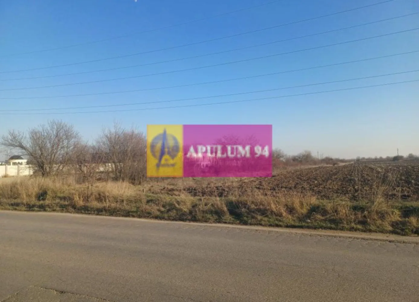 Săbăreni, teren intravilan 8800 mp, pe DJ 602, pretabil hale, depozite - La 11 km de Șoseaua de Centură, prin Chitila, DN7 Bucuresti-Târgoviste, pe DJ 602, între Pădurea Râioasa și Săbăreni, vis-a-vis de benzinăria Rompetrol. Teren intravilan construibil, 8800 mp cu 30 m, front stradal, cu destinatie mixtă: industrială, comercială, hale, depozite si/sau rezidentială. Preț 265.000 EUR. Nu se plătește tva sau comision