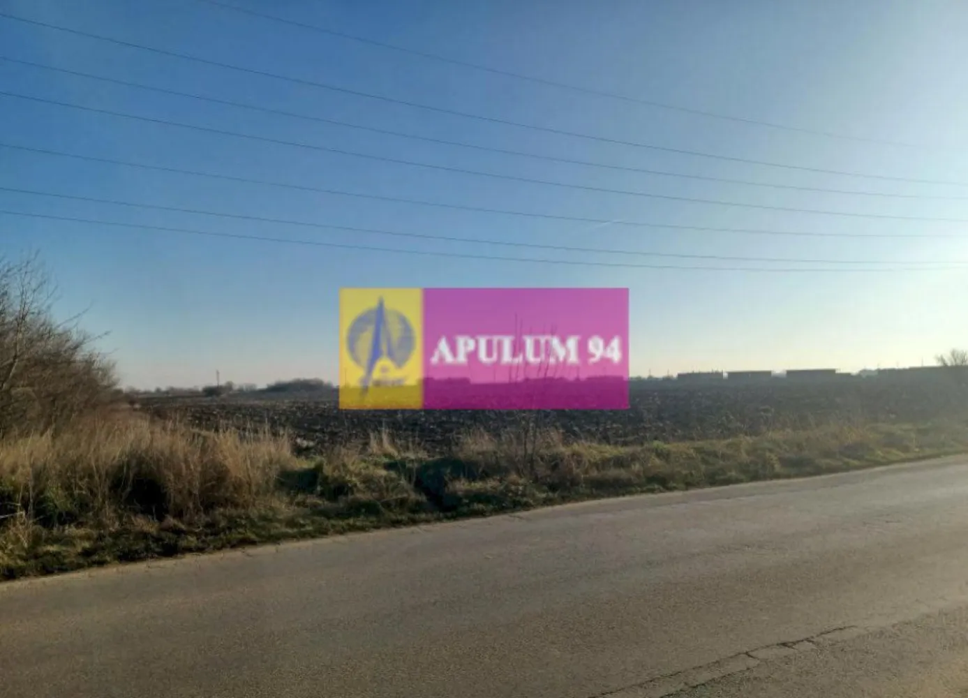 Săbăreni, teren intravilan 8800 mp, pe DJ 602, pretabil hale, depozite - La 11 km de Șoseaua de Centură, prin Chitila, DN7 Bucuresti-Târgoviste, pe DJ 602, între Pădurea Râioasa și Săbăreni, vis-a-vis de benzinăria Rompetrol. Teren intravilan construibil, 8800 mp cu 30 m, front stradal, cu destinatie mixtă: industrială, comercială, hale, depozite si/sau rezidentială. Preț 265.000 EUR. Nu se plătește tva sau comision