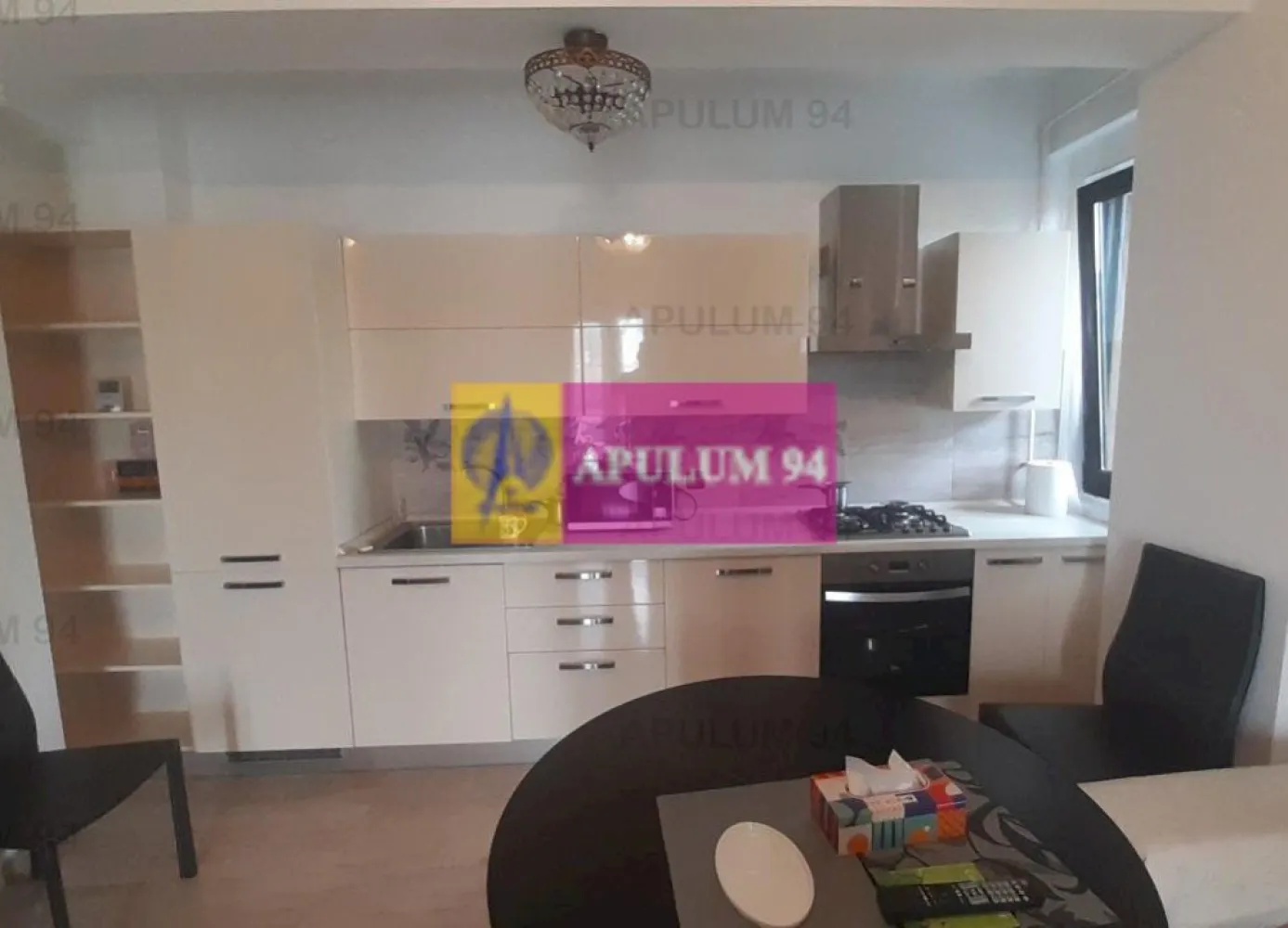 Super Apartament Vitan Mall - Vă propun spre cumpărare un apartament perfect pentru a vă bucura de tot ce are Bucureștiul mai frumos de oferit. Apartamentul este situat în Blocul New City Rezidence, blocul nou situat între București Mall și Piața Vitan, blocul învecinat cu secția 11 de Poliție și Policlinica Vitan. În apropiere se află mijloace de transport în comun care duc spre orice zonă a orașului. Bulevardul Unirii este la 2 minute, toate pub-urile, terasele și restaurantele din zona Piața Alba Iulia și Bulevardul Decebal sunt la 5-10 minute. În apropiere avem mai multe centre spa, săli de fitness, centre wellness, clinici de beauty, cabinete specializate pe diferite proceduri.. și pentru cei pasionați de cumpărături în fața blocului avem o poartă care oferă acces direct spre Mall București unde pot savura și o cafea bună pe terasa de la Statbucks pe care o vedem de la balcon. Apartamentul este situal la etajul 3, este decomandat, spațios și se predă mobilat și utilat complet. Holul de intrare este gata pregătit cu zone de depozitare pentru tot ceea ce veți cumpăra de la Mall. Situată aproape de zona de acces în apartament (avem o ușă metalică de calitate foarte bună evident), baia este spațioasă, cu o cadă de colț. Aici în baie avem și o mașină de spălat și ar mai încăpea și un dulăpior tip soldat pentru depozitare. Dormitorul este situat în apropierea băii, este mobilat de la Mobexpert, are orientare către răsărit și oferă spațiul perfect pentru odihnă și relaxare. În capătul holului care incorporează și un dressing decent cu suporturi glisante și spații decente pentru depozitare este Living-ul unde avem și bucătăria deschisă. Suprafața livingului ce incorporează și zona de gătit este decentă și permite desfășurarea mai multor activități simultan, acest spațiu este zona cea mai vie a casei și oferă acces spre balconul supermare care este practic ca o centură a apartamentului, avem balcon pe tot ce înseamnă exterior, balcon închis în termopan de calitate superioară ce asigură un coeficient de pierdere a căldurii foarte mic, la noi centrala termică de care se bucură apartamentul funcționează continuu doar când ger extrem sau pur și simplu în rest este doar pentru apa caldă de care evident nu ducem lipsă. Apartamentul este contorizat separat, se plătește doar ceea ce se consumă, costurile cu partea de întreținere, supraveghere video, curățenie sunt evident mici. Apartamentul este pretabil și pentru achiziție prin credit ipotecar. Pentru mai multe detalii și programarea de vizionări nu ezitați să mă contactați, Daniel, Apulum94. Facilităm și achiziționarea prin credit ipotecar prin intermediul partenerilor, agenția imobiliară percepe un comision de 3% din prețul de tranzacționare și la vizionare se semnează contract de prestări servicii.