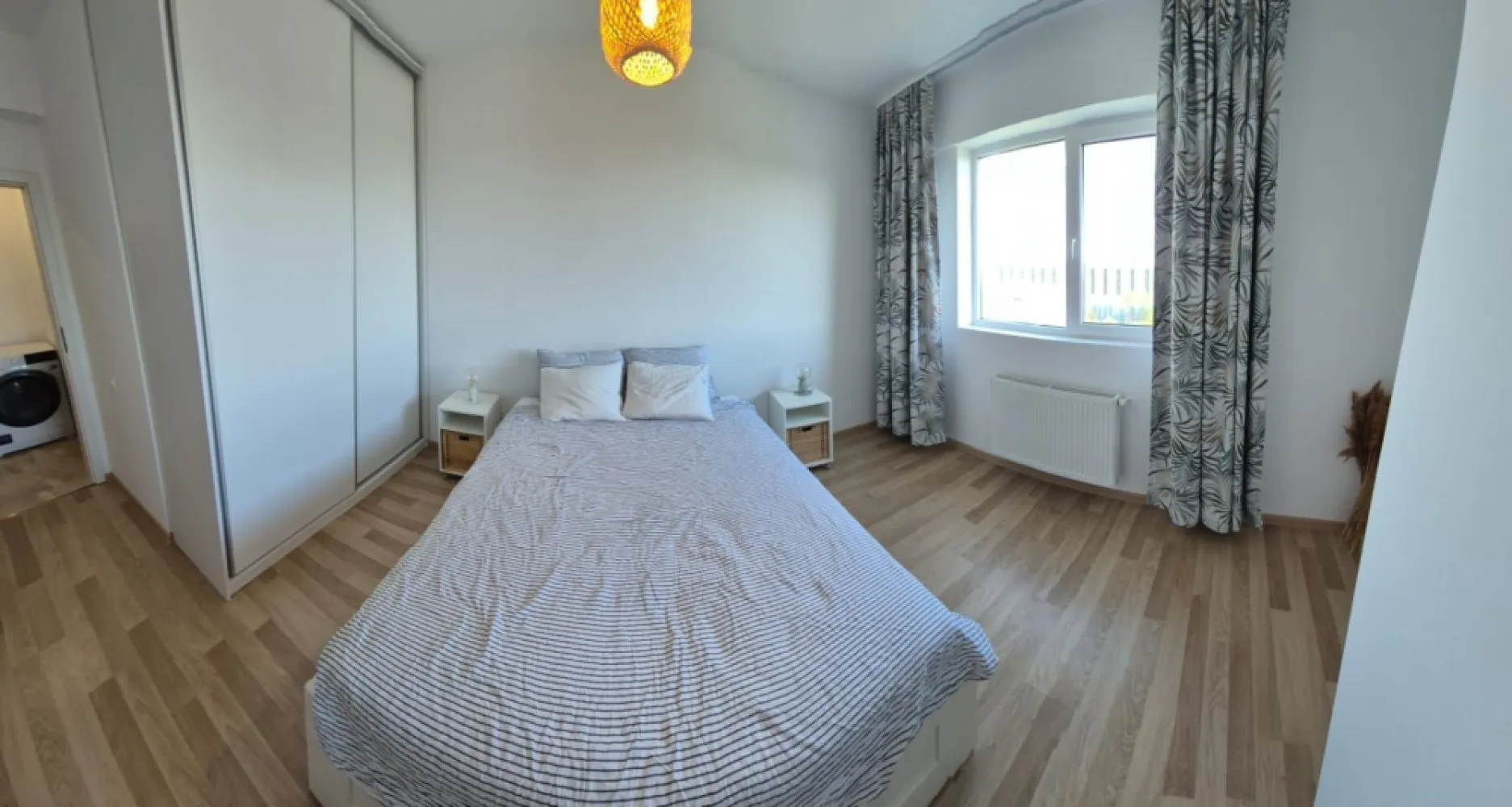 Inchiriez apartament - Inchiriez apartament 2 camere, decomandat, mobilat si utilat, centrala proprie, aer conditionat.
Detin loc de parcare in subteran.
Situat la et 11, pe bld. Metalurgiei, la 8 min de mers de statia de metrou Dimitrie Leonida si 2 min de statia de autobuz.
In apropiere se afla Parcul Tudor Arghezi, Metro, Auchan, Grand Arena, scoli, gradinite.