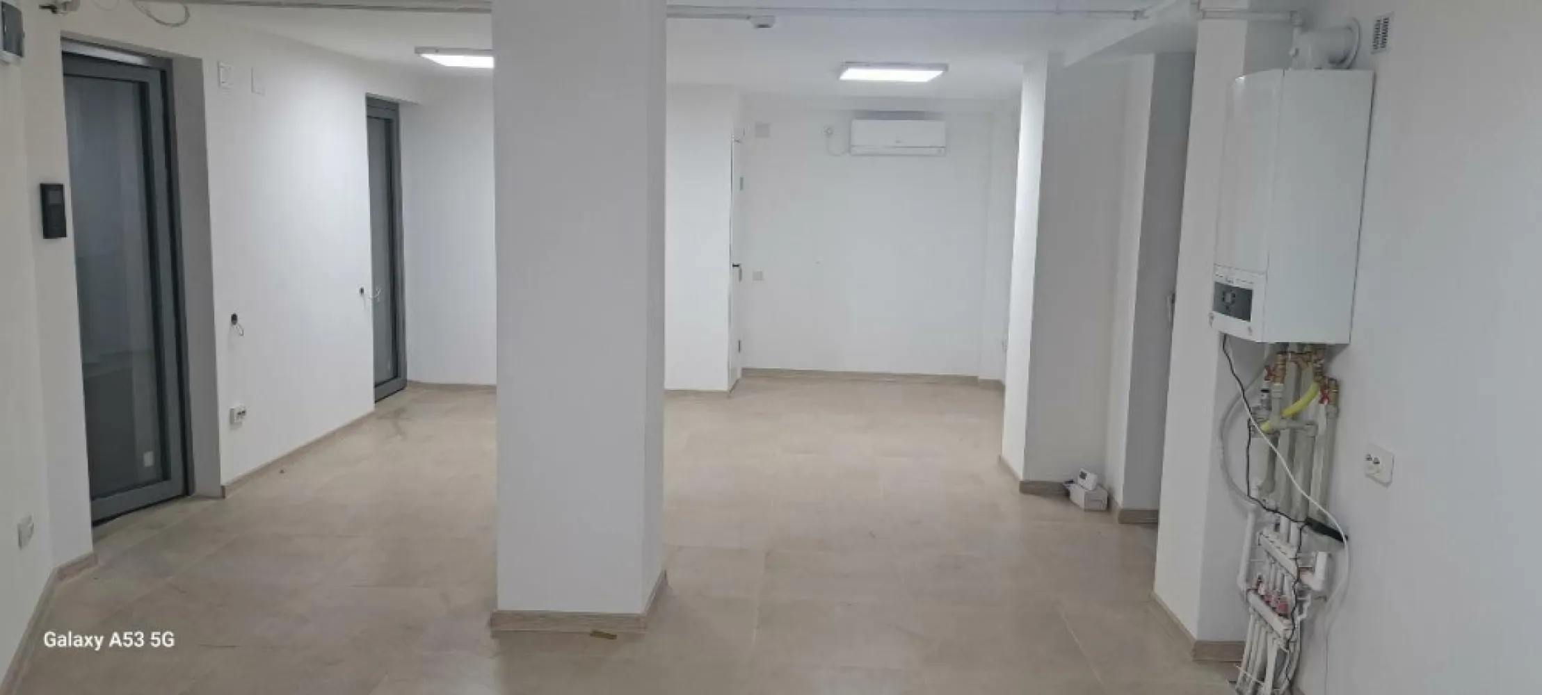 BRASADAS închiriază sp com 35mp zona UNIRII - Agenția imobiliara BRASADAS închiriază spatiu comercial (se poate amenaja si ca birou), la parterul unui bloc nou, situat pe Aleea Cauzasi, langa Spitalul Constantin Angelescu si 
la 300m de Tribunal.
 Spatiul are 35 m2 utili si dispune de centrala proprie pe gaze, incalzire in pardoseala, aer conditioat, interfon, cablu internet, detector de fum, baie utilata.
Pentru mai multe oferte accesați www.brasadas.com