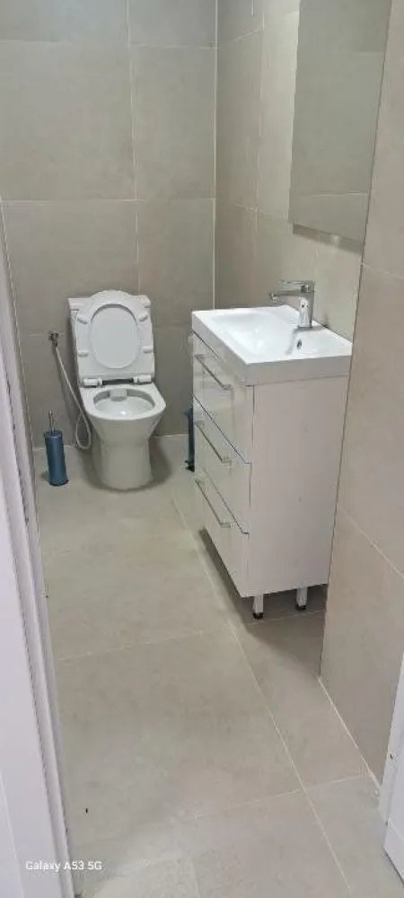 BRASADAS închiriază sp com 35mp zona UNIRII - Agenția imobiliara BRASADAS închiriază spatiu comercial (se poate amenaja si ca birou), la parterul unui bloc nou, situat pe Aleea Cauzasi, langa Spitalul Constantin Angelescu si 
la 300m de Tribunal.
 Spatiul are 35 m2 utili si dispune de centrala proprie pe gaze, incalzire in pardoseala, aer conditioat, interfon, cablu internet, detector de fum, baie utilata.
Pentru mai multe oferte accesați www.brasadas.com