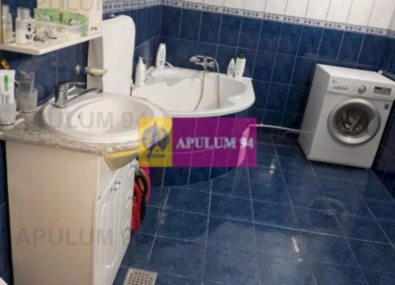 Casa -Dudesti-Piata Alba Iulia - Vanzare casa in zoana Dudesti-Alba Iulia. Casa este din caramida, este renovata in totalitate cu materiale de calitate, dispune de garaj, pivnita si de o terasa amenajata Are 3 camere +dependinte. In curte se mai afla un corp de casa, care cuprinde bucataria garajul, un grup sanitar si dependinte. Suprafata terenului este de 170mp. In imediata apropiere se afla Rondul Alba Iulia, Bulevardu Burebista Mall Vitan, Posta Vitan, Mega Image