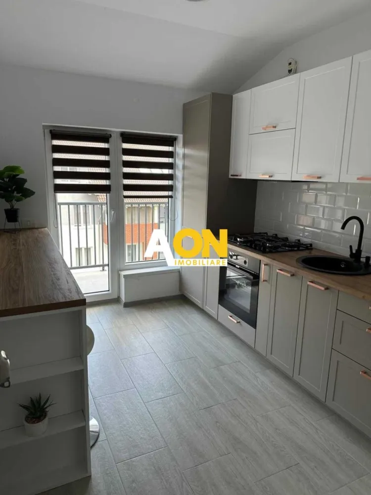 Apartament decomandat 3 camere de închiriat | 80 mp | Bloc cu lift - Aon Imobiliare vă prezintă spre închiriere un apartament decomandat cu 3 camere, având o suprafață utilă de 80 mp, situat la etajul 4 într-un imobil dotat cu lift, ideal pentru cei care își doresc confort și spațiu generos.
Apartamentul este complet mobilat și utilat, fiind pregătit pentru mutare și oferind toate dotările necesare unui stil de viață confortabil.
Compartimentare:
• living
• 2 dormitoare
• bucătărie
• baie
• hol
• spații generoase de depozitare

Dotări și beneficii:
• aer condiționat
• televizor
• bucătărie complet echipată
• mașină de spălat
• internet/Wi-Fi
• bloc cu lift
• compartimentare decomandată
• suprafață generoasă – 80 mp

Apartamentul oferă un ambient plăcut și funcțional, fiind potrivit atât pentru o familie, cât și pentru persoane care caută un spațiu modern și bine organizat.

Disponibil după data de 15 iunie.
Pentru mai multe detalii sau programarea unei vizionări, vă stăm la dispoziție.CP3107603