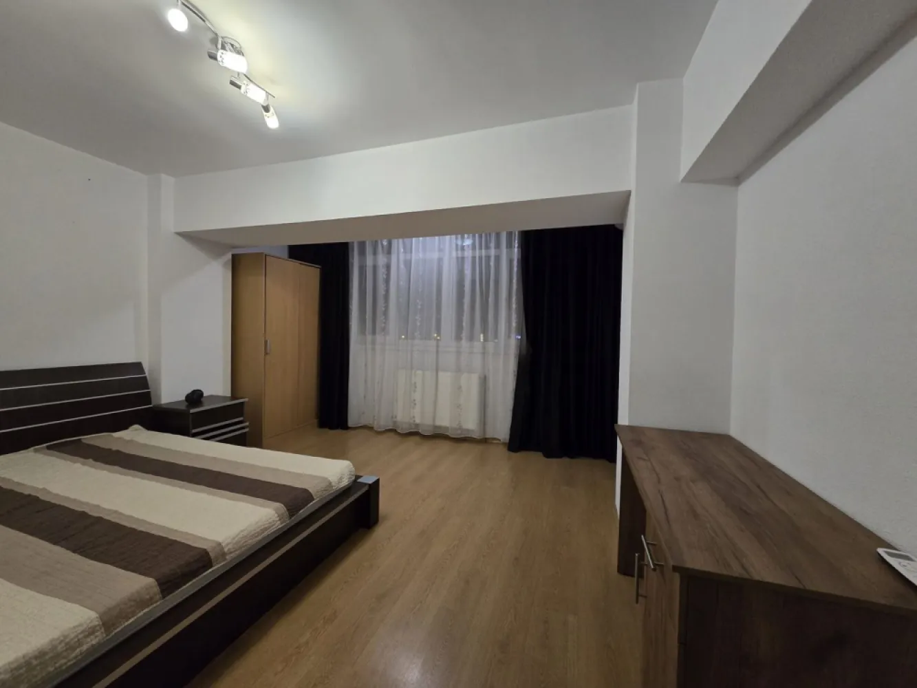 De inchiriat apartament cu 3 camere, Ultimul Leu, 600 Euro