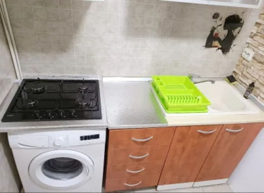 De vanzare garsoniera micro 40, et. 3/3, 27.000 euro